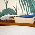 etac-beauty-hairbrush-bed_548706